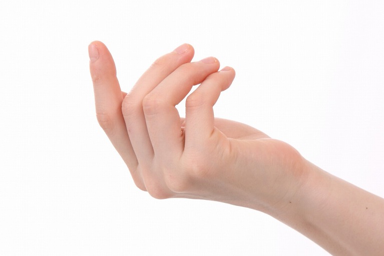 指の曲げ伸ばしのときに引っかかる感覚があり、真っ直ぐに伸ばしにくいのですが、病気でしょうか？